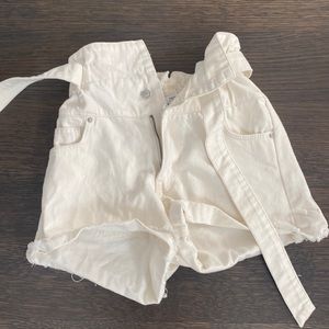 FOREVER 21 WHITE HIGHWAISTED JEAN SHORTS WITH BUILT IN BELT & STRETCHY WAIST 25